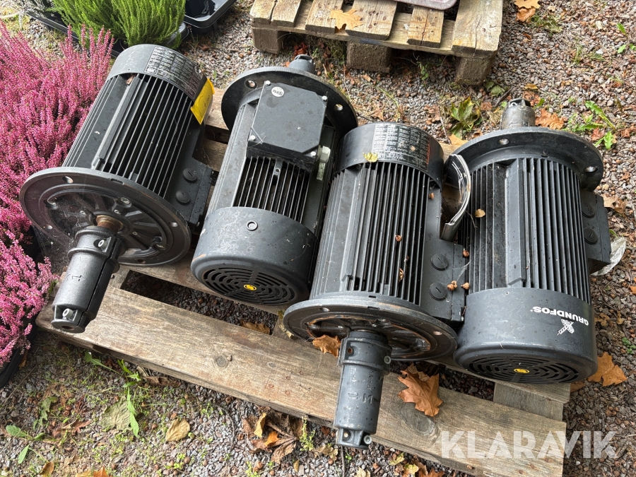Pumpar Grundfos 4 st