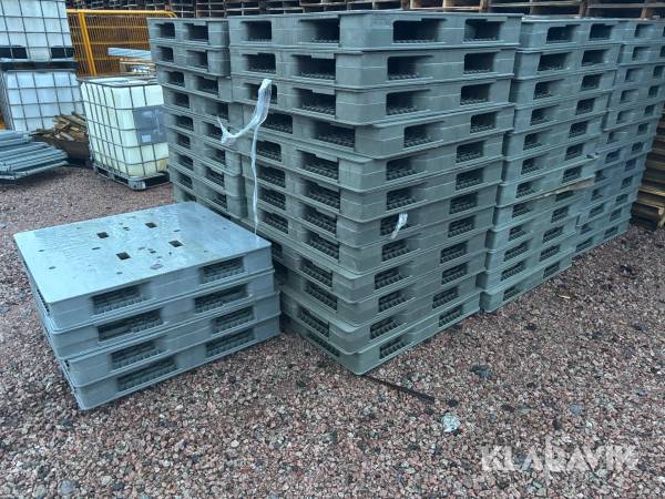 Parti med plastpallar 110x110 76st