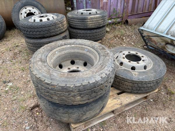 Däck på fälg 265/70R19.5 7st