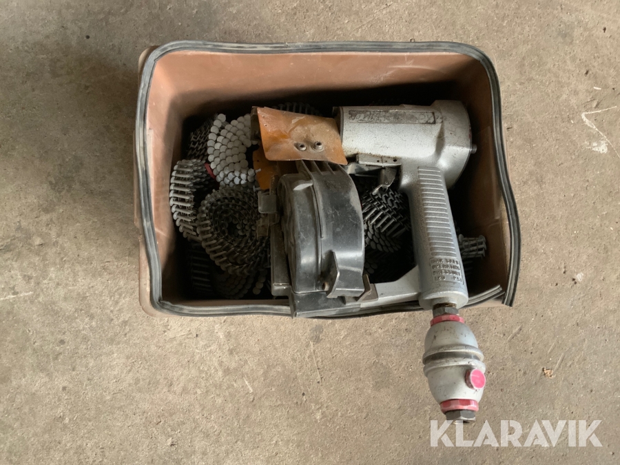 Tryckluftpistol med spik