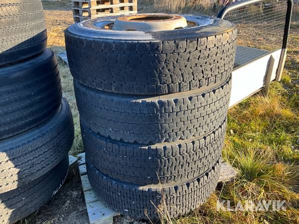 Däck på fälg 315/80R22.5