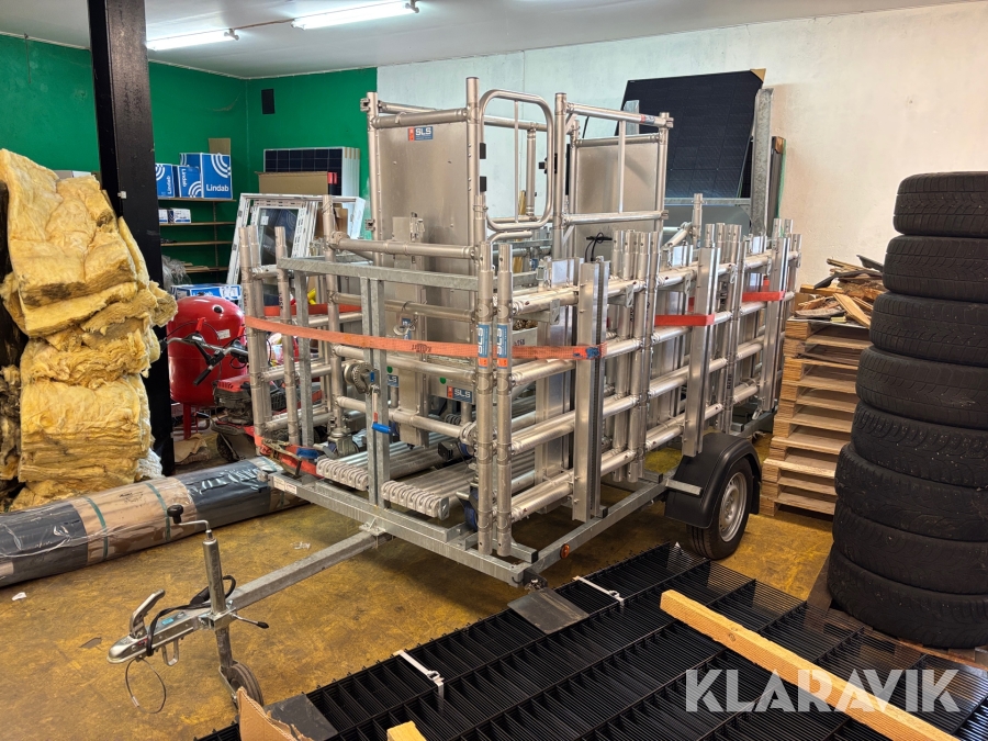 Byggställning med elektrisk lift på släp Lockhard