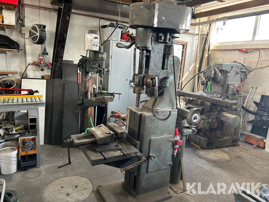 Pelarborr med svängbart huvud