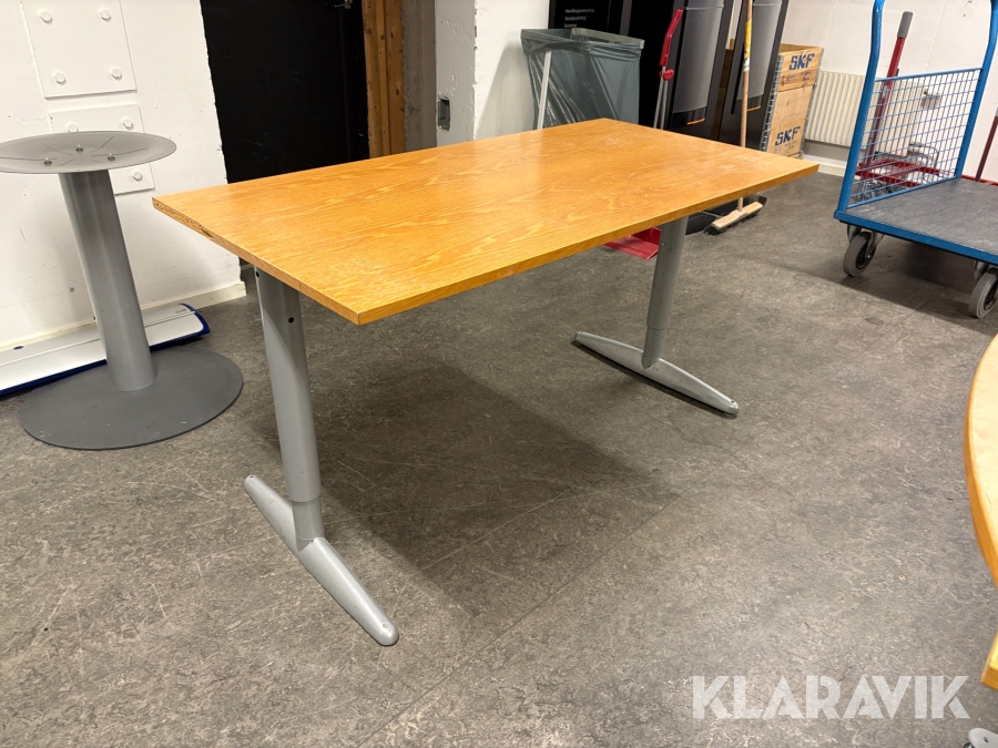 Skrivbord Kinnarps Serie T