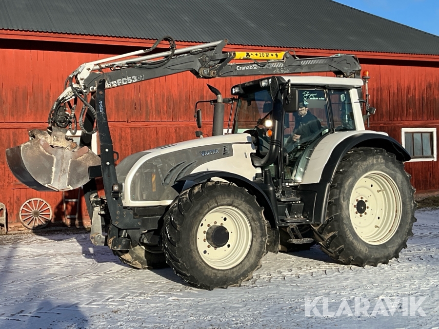 Traktor Valtra T202 med kran Versu Twintrac