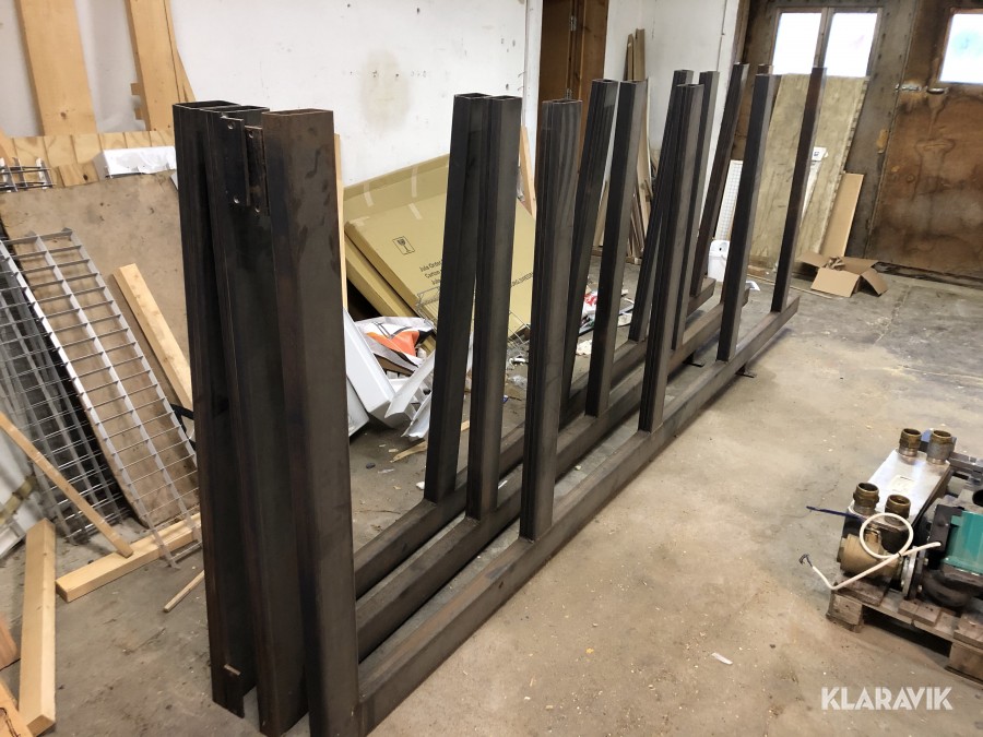 Virkesställ med 3 pelare för väggmontage