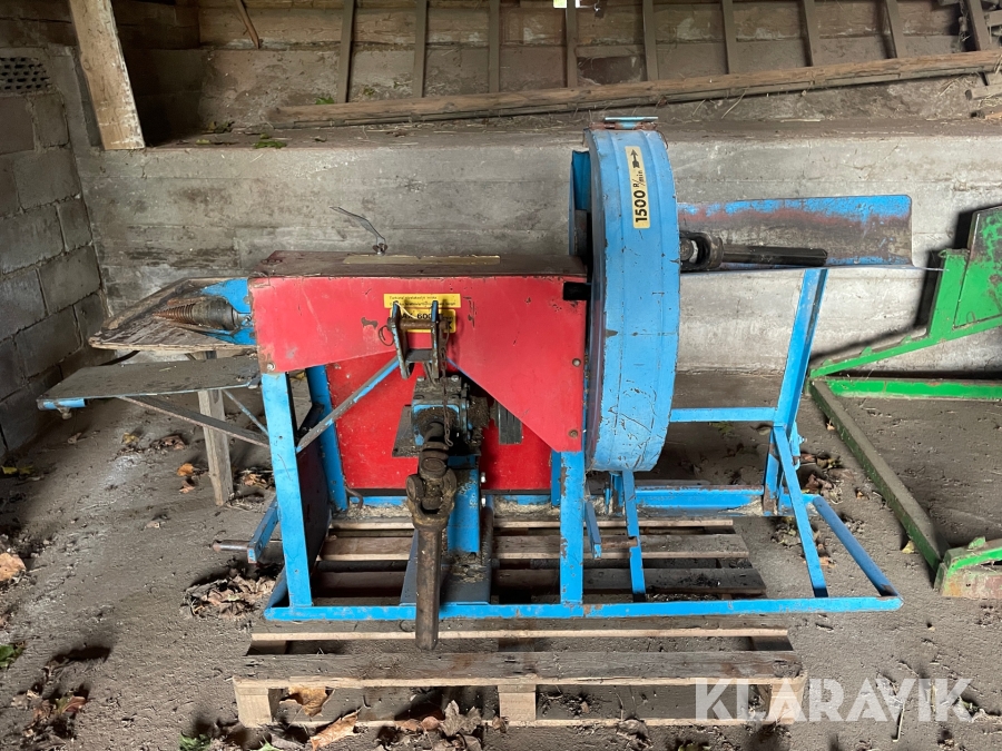 Vedmaskin traktordriven