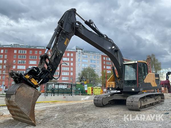 Grävmaskin Volvo EC220EL med redskap
