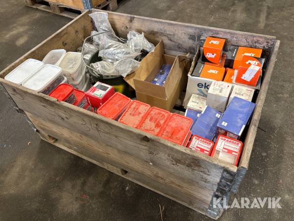 Pall med diverse fästelement