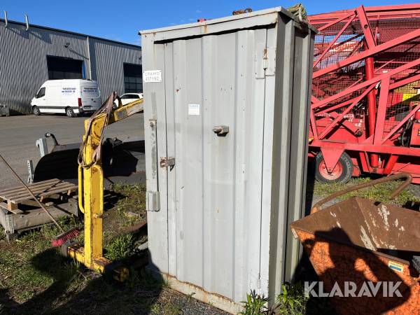 Containerskåp med diverse lyftutrustning