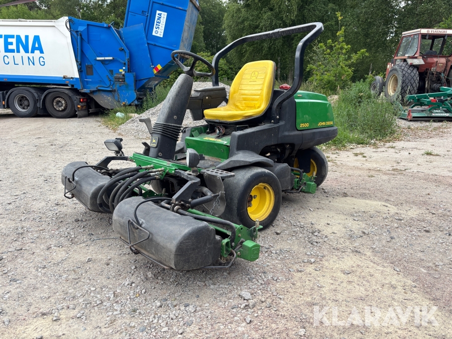 Greenklippare John Deere 2500 med vertikalaggregat