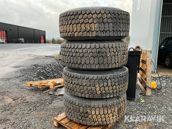 Entreprenaddäck Michelin 445/65R22.5 med fälg 4 st