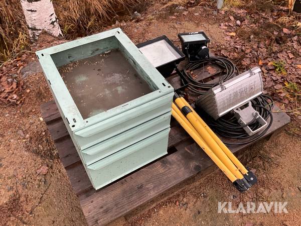 Verktygsskåp och bygglampor