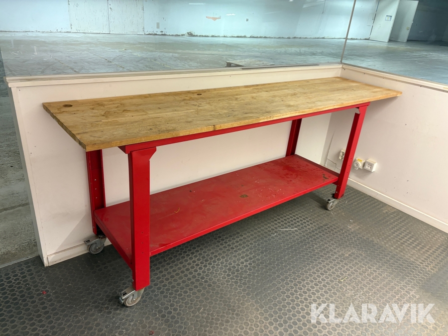 Arbetsbänk på hjul