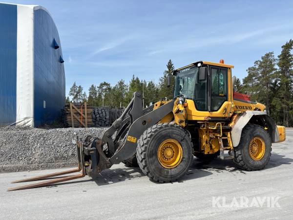 Hjullastare Volvo L90F med hydrauliska gafflar