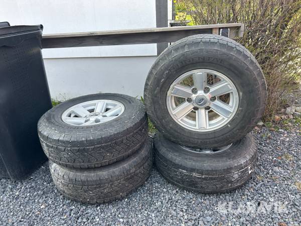 Däck med fälg Continental 235/75R15 4st