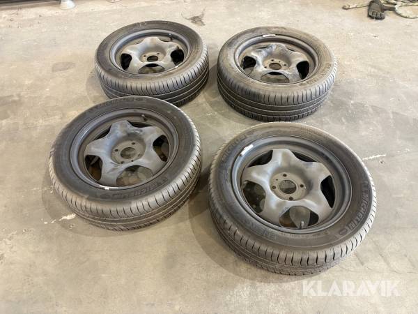 Personbilsdäck 4 st Michelin 195/55R16 på fälg