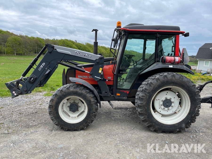 Traktor Valmet Valtra 700 med lastare