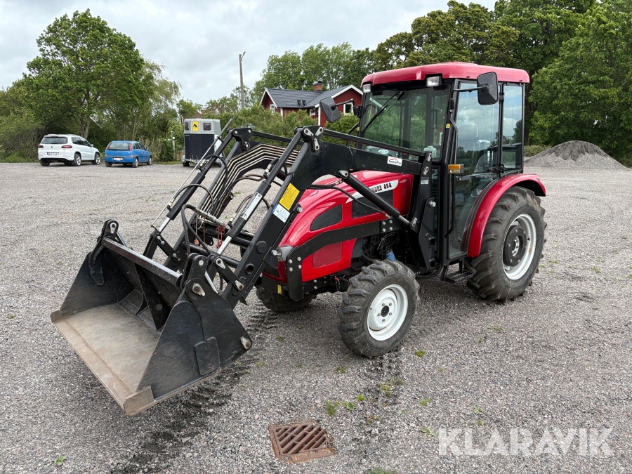 Traktor Mahindra 404