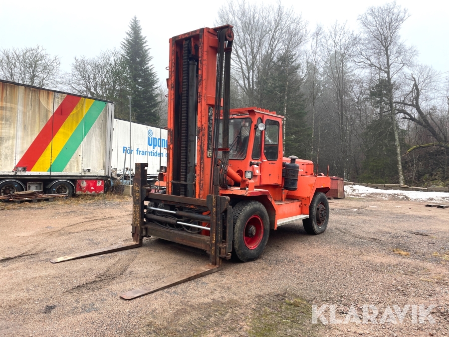 Truck Ljungbytruck LT12-761 med högtippande skopa