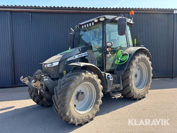 Traktor Massey Ferguson 5713S Dyna 6 med Vikplog
