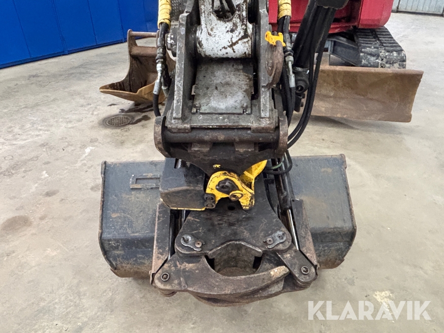 Grävmaskin Takeuchi TB153FR med rototilt och skopa