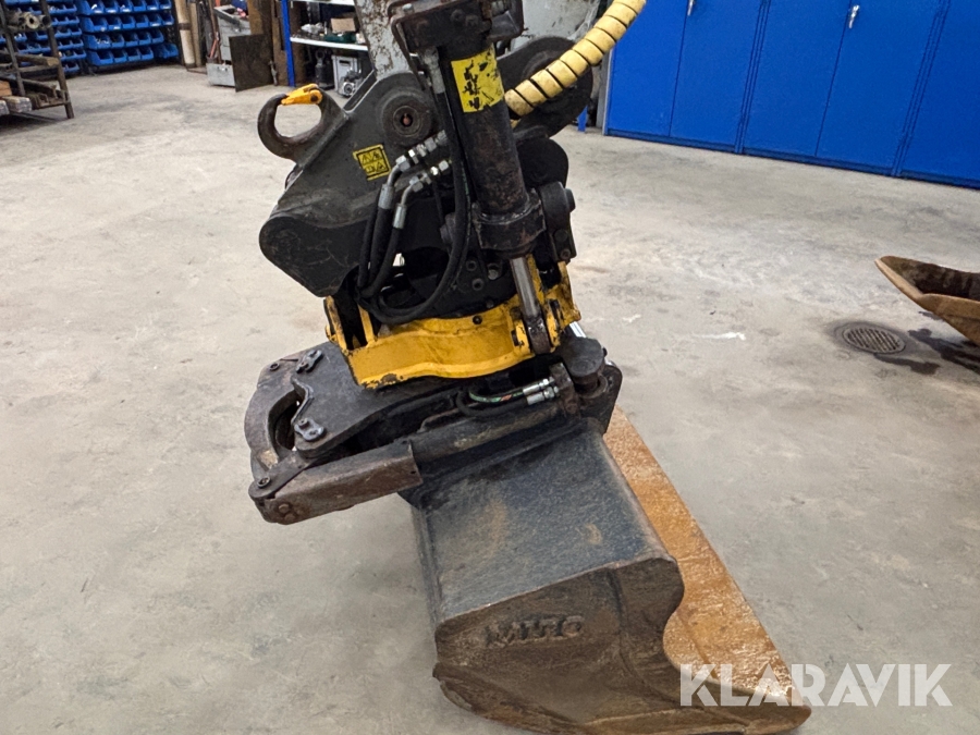 Grävmaskin Takeuchi TB153FR med rototilt och skopa