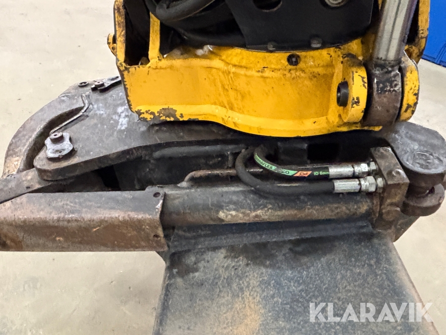 Grävmaskin Takeuchi TB153FR med rototilt och skopa