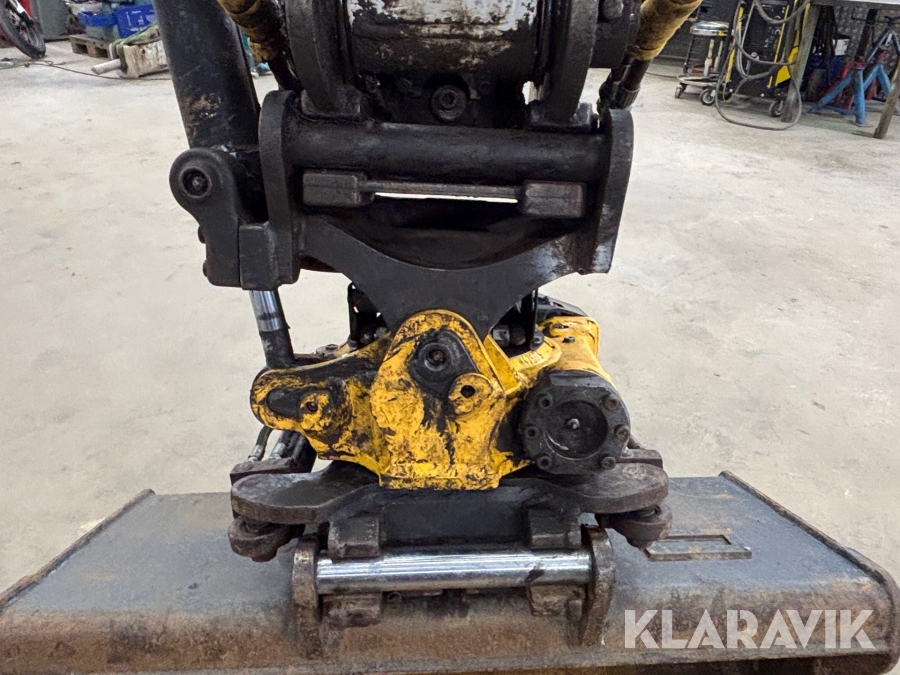 Grävmaskin Takeuchi TB153FR med rototilt och skopa