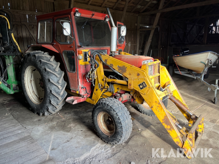 Veterantraktor International 574 med lastare