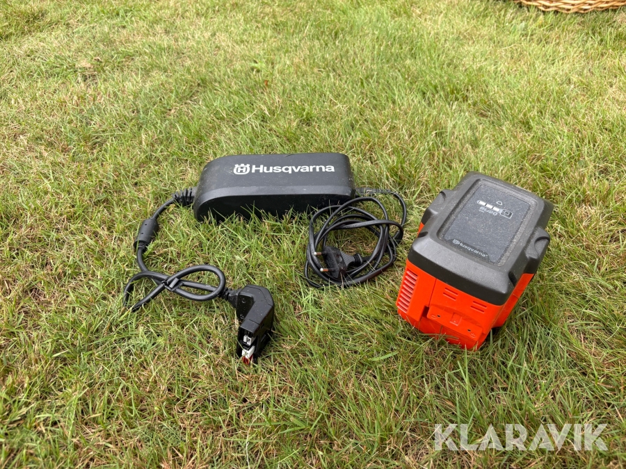 Batteri 1st Husqvarna BLi20 med laddare till trädgårdsutrustning