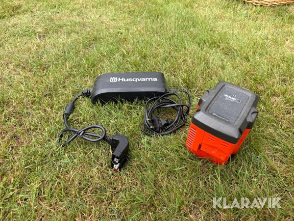 Batteri 1st Husqvarna BLi20 med laddare till trädgårdsutrustning
