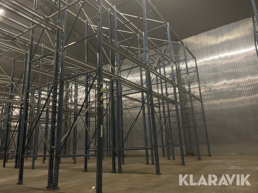 Parti med pallställ 8 sektioner