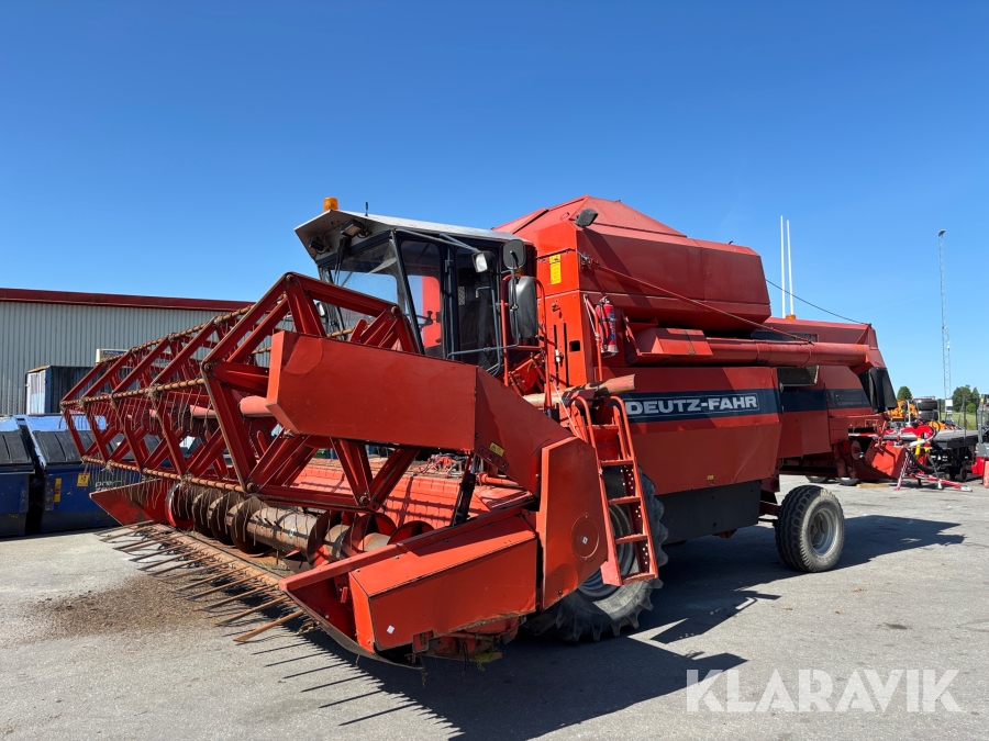 Skördetröska Deutz-Fahr M2780 med 16 fots skärbord