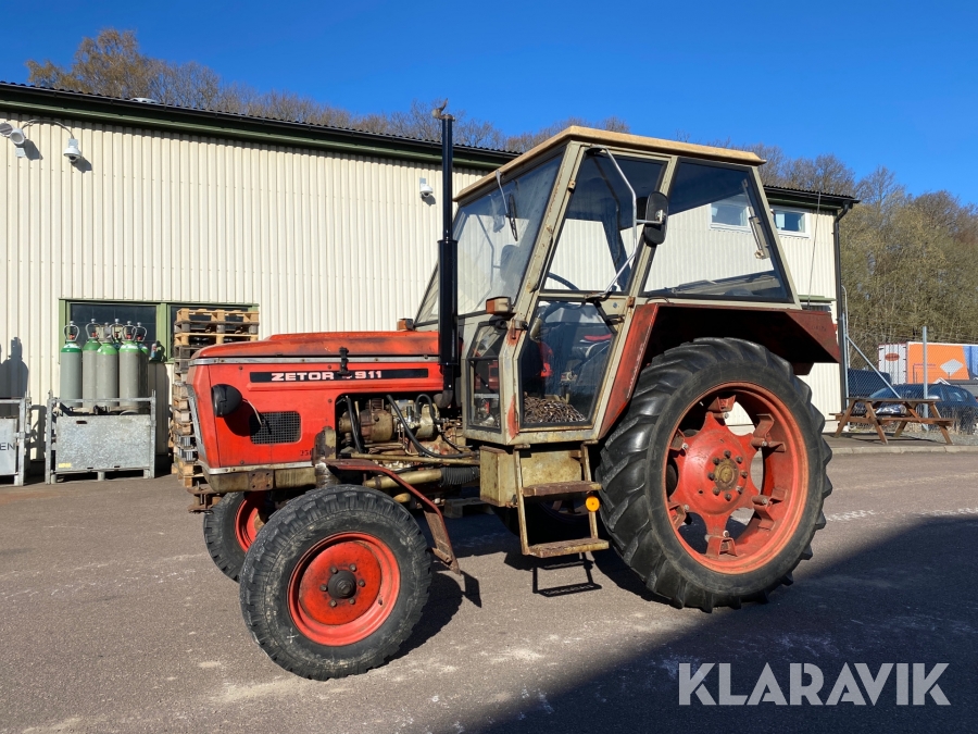 Traktor Zetor 4911 med snöblad