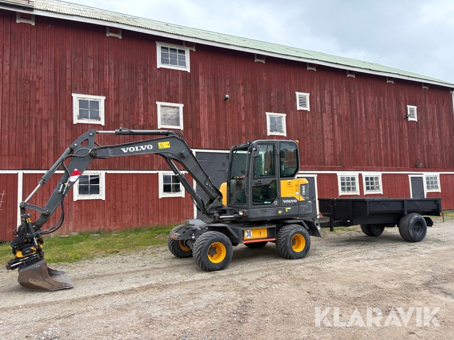 Grävmaskin Volvo EW60E med kärra och redskap