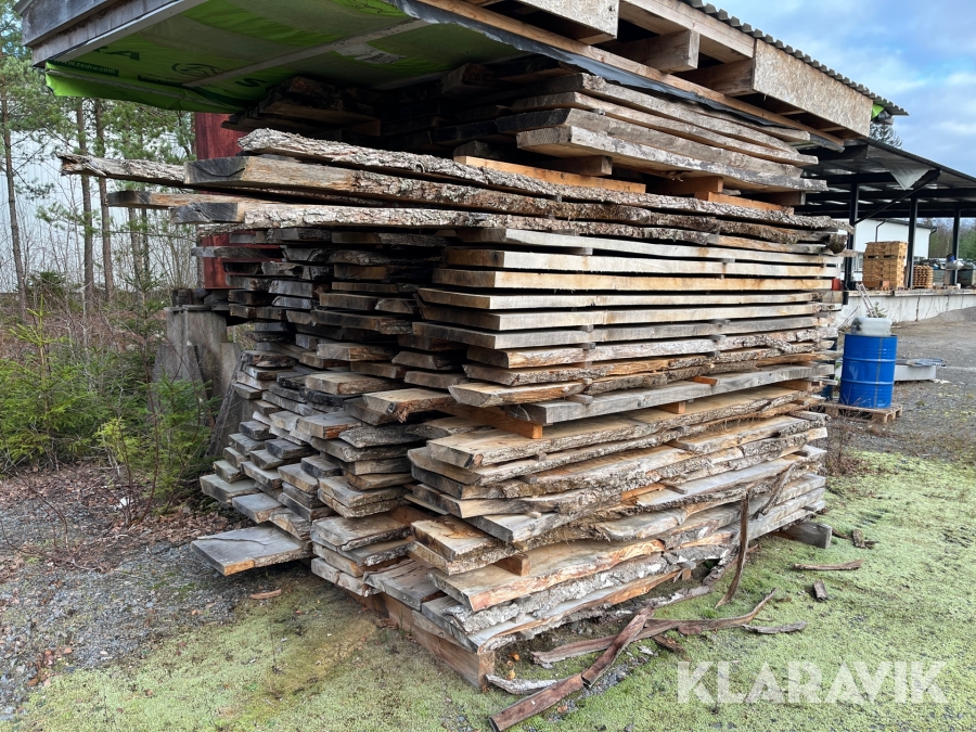 Ett parti sågade brädor Ek, Alm och Björk