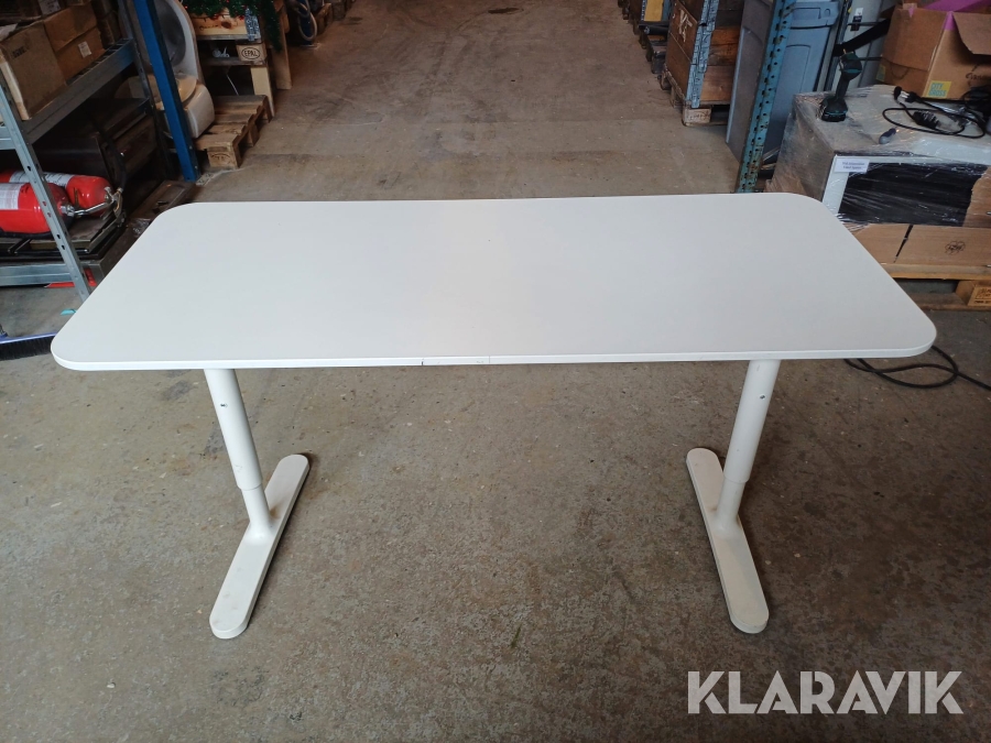 Skrivbord med justerbar höjd (manuell)