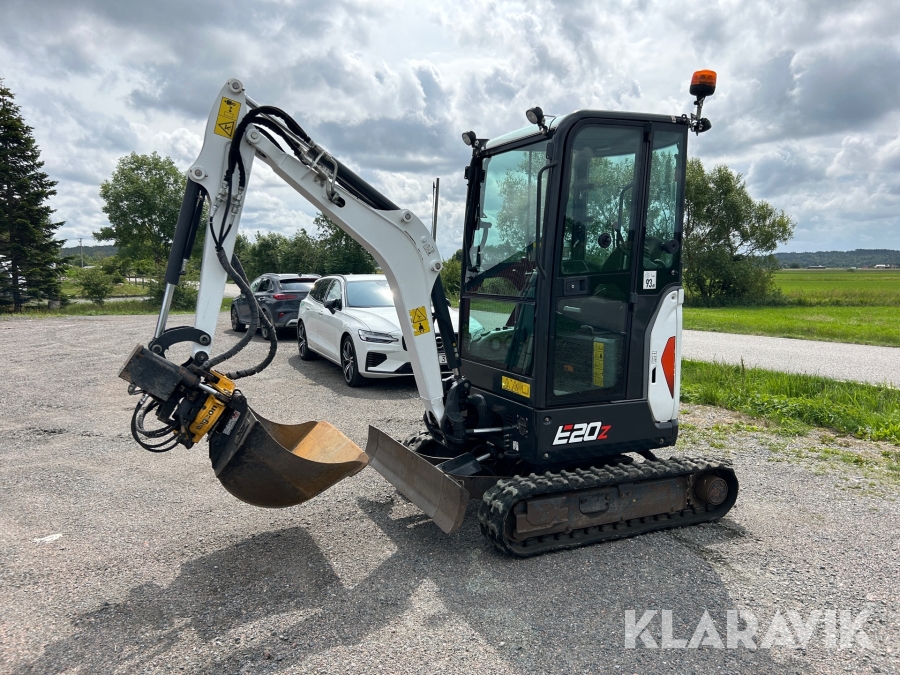Bandgrävare Bobcat E20Z med släp, tiltrotator och 5st redskap