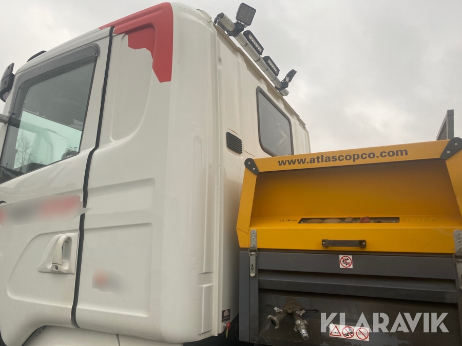 Lastbil med kran och kompressor Scania R310 4x2