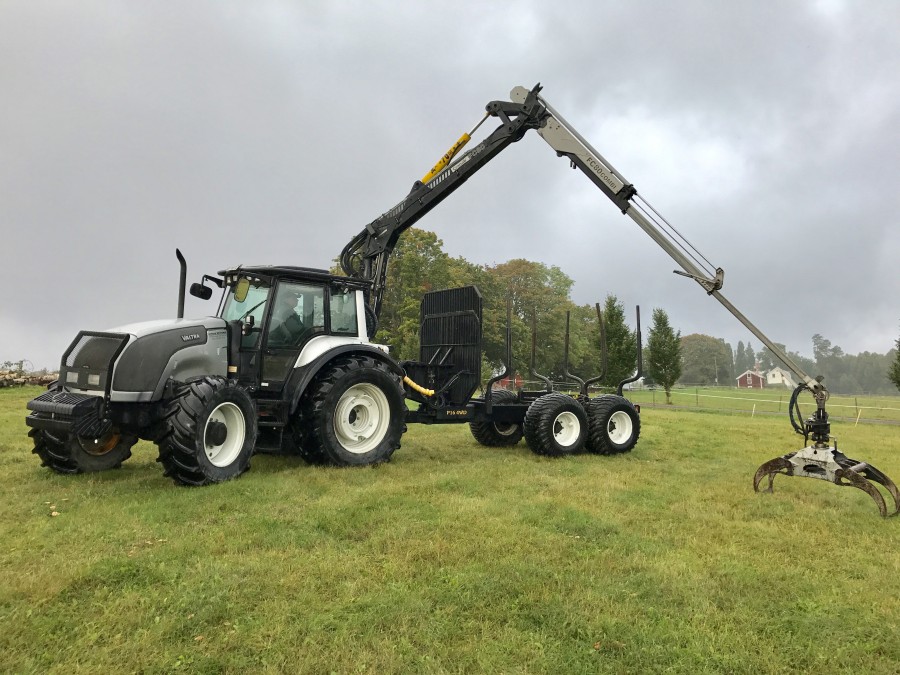 Valtra midjestyrd traktor