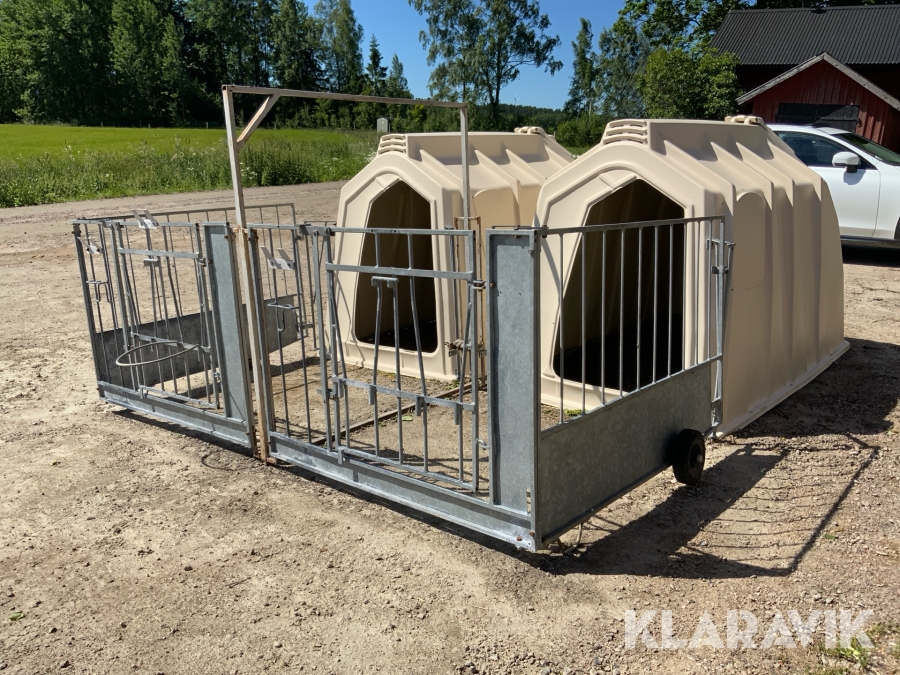 Kalvhydda med förgård Calf-Tel