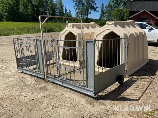 Kalvhydda med förgård Calf-Tel