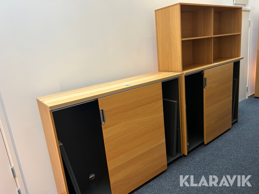 Bokhylla med förvaringsskåp