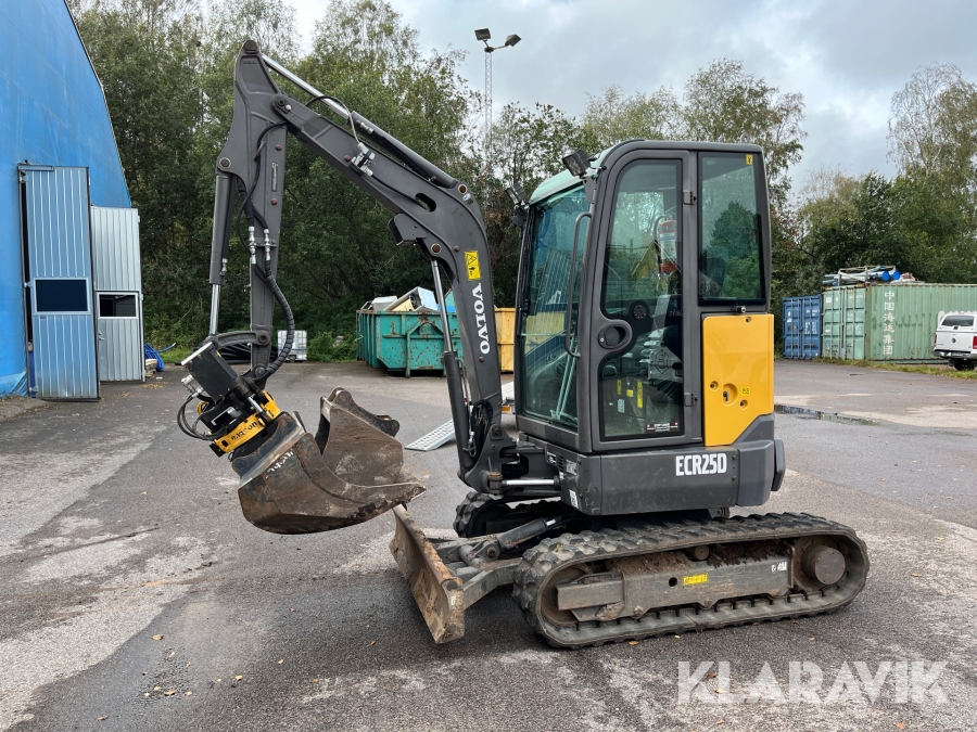 Bandgrävare Volvo ECR25D med 5 redskap