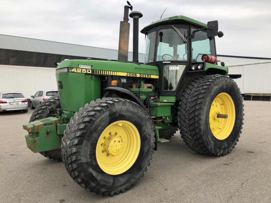 Traktor John Deere 4250