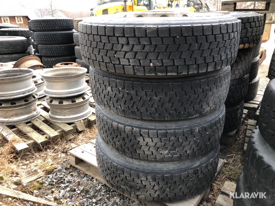 Drivdäck lastbil med aluminiumfälgar 8 st