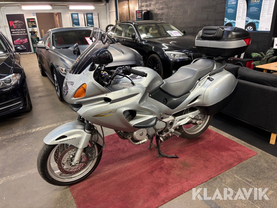 Motorcykel Honda Powersports NT650V Deauville 55hk