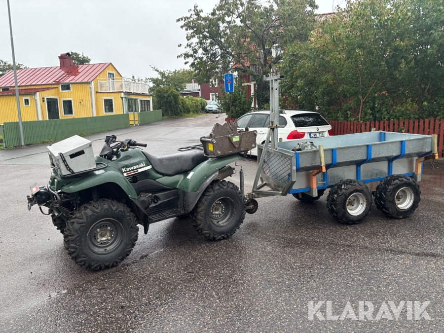 ATV Kawasaki KVF360 med skogsvagn