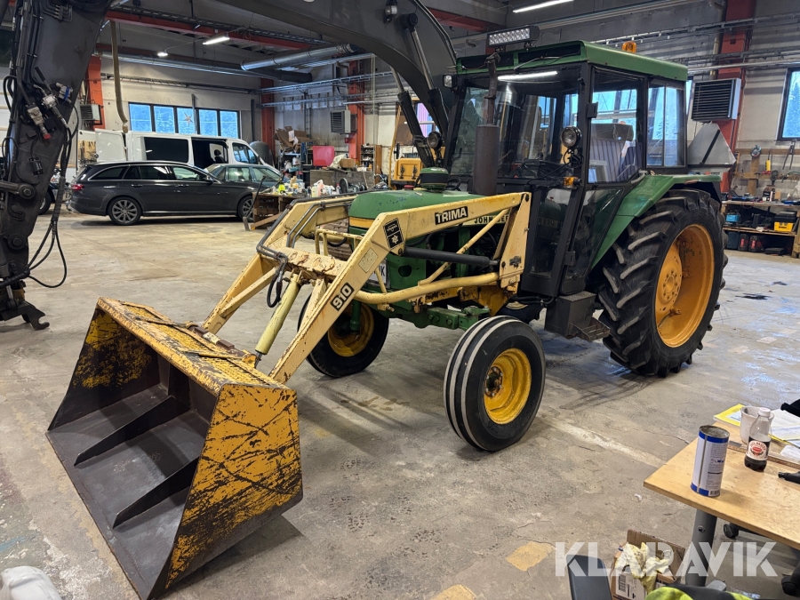 Traktor John Deere 1630 med snöslunga & betesputs